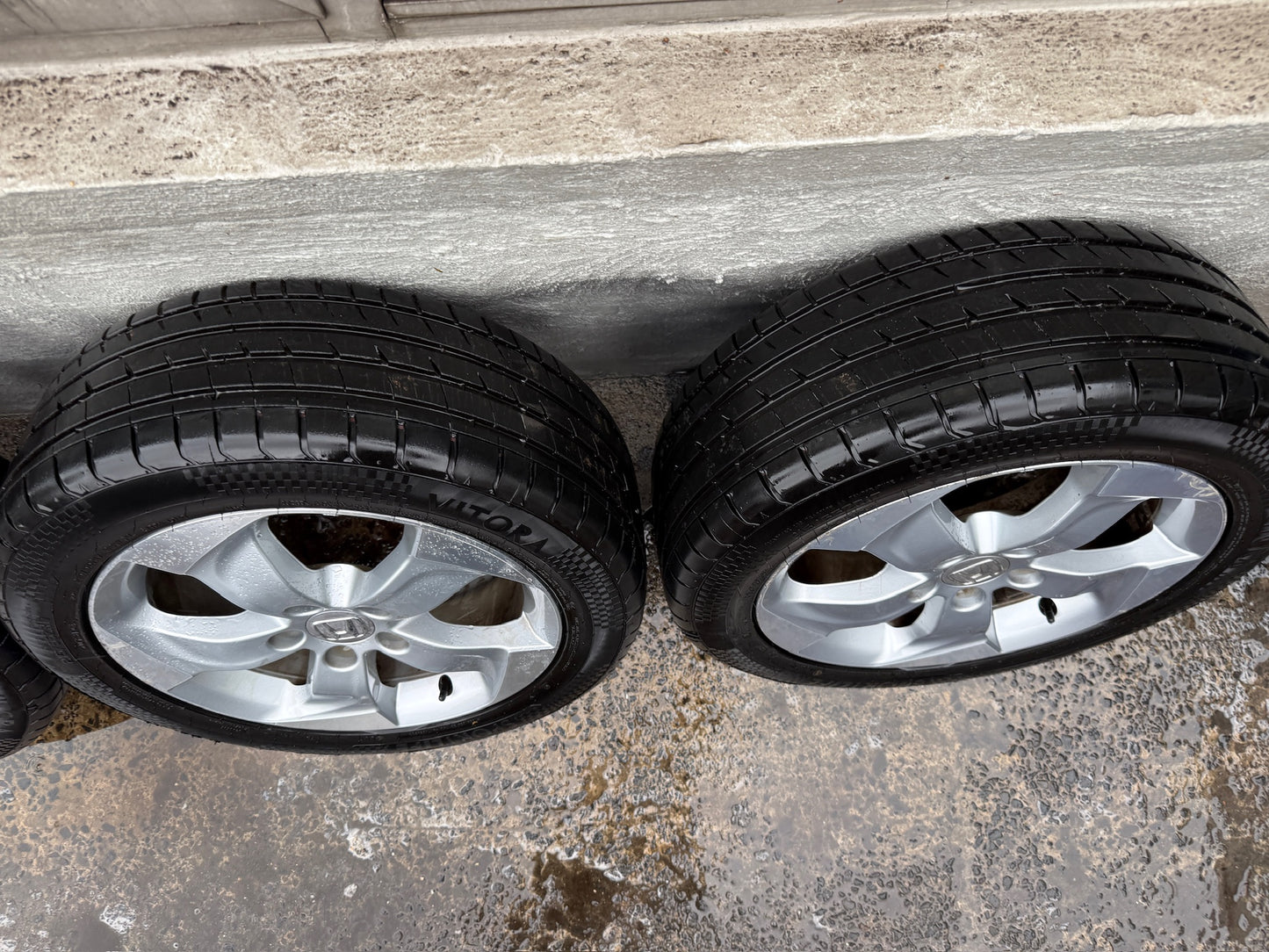 Honda HR-V 17” Alloy Wheels with Good Tyres.
