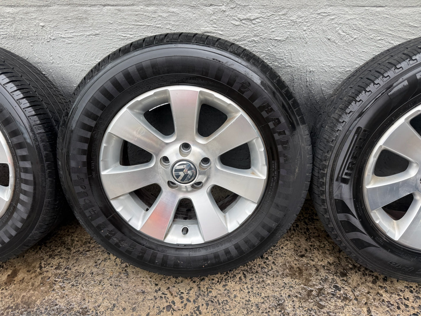 Volkswagen Tiguan 16” Alloy Wheels with Excellent Tyres