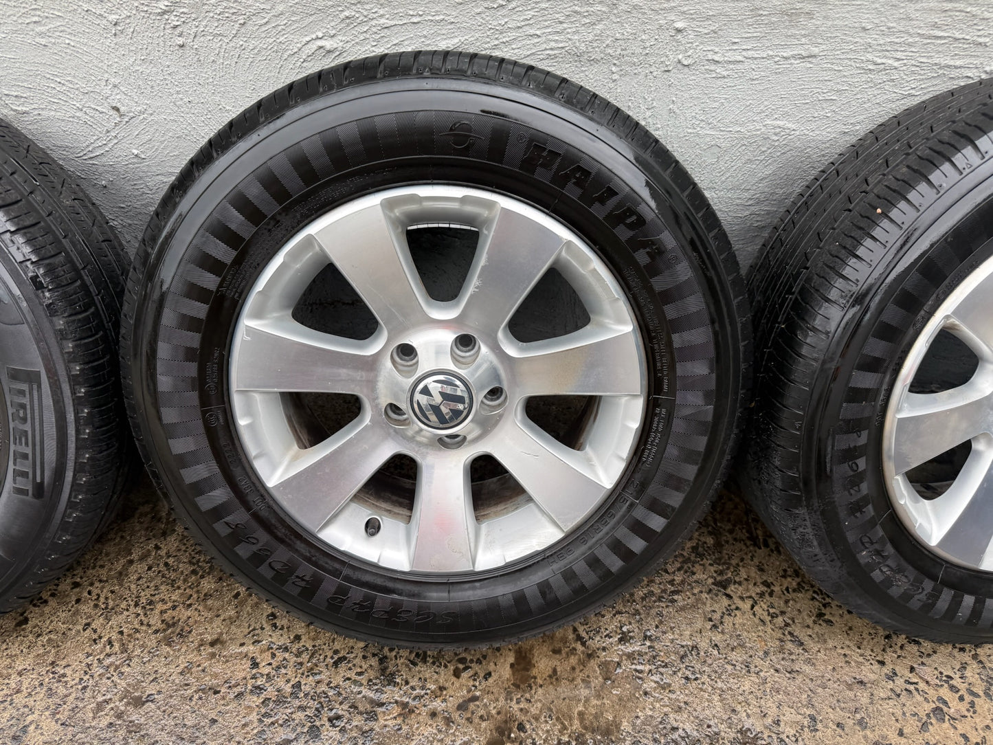 Volkswagen Tiguan 16” Alloy Wheels with Excellent Tyres