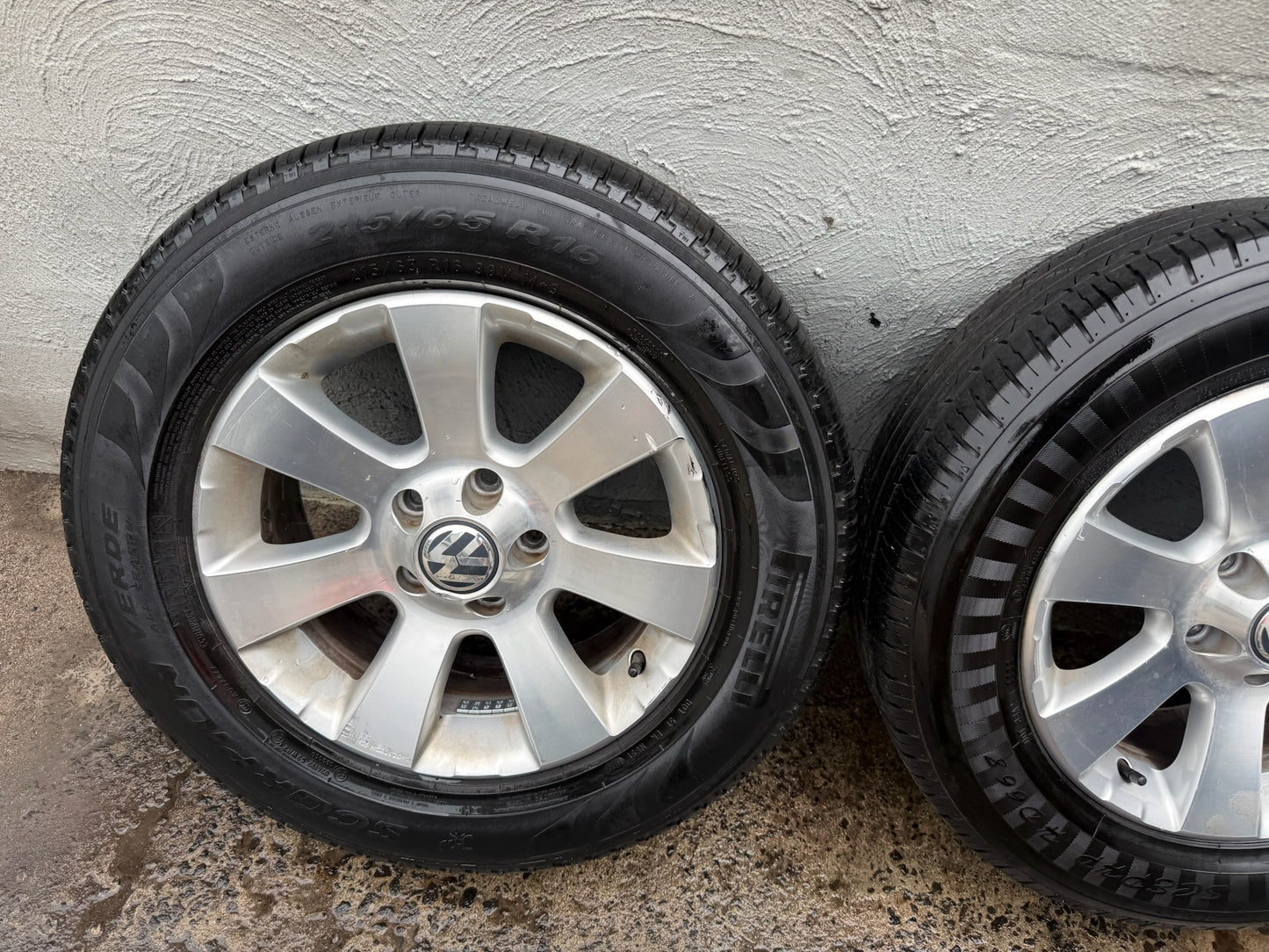 Volkswagen Tiguan 16” Alloy Wheels with Excellent Tyres