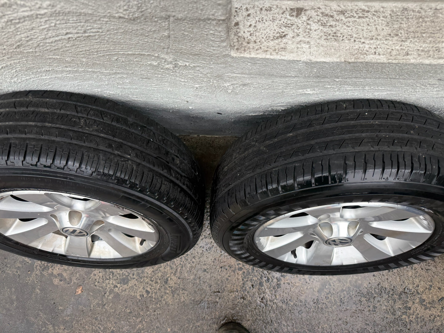 Volkswagen Tiguan 16” Alloy Wheels with Excellent Tyres