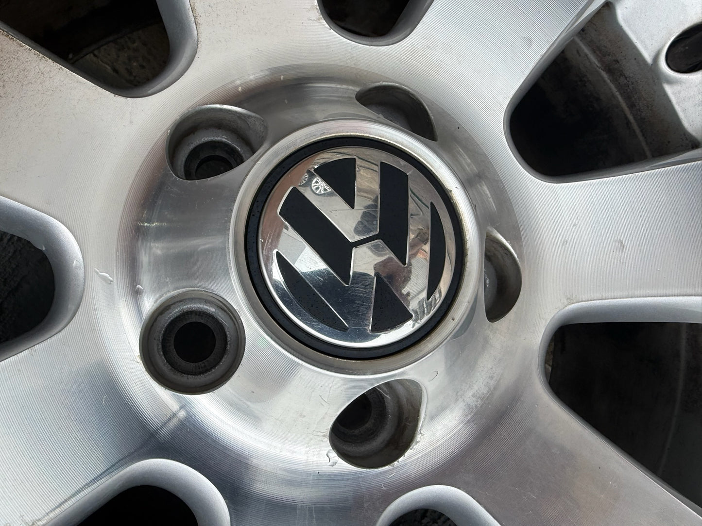 Volkswagen Tiguan 16” Alloy Wheels with Excellent Tyres