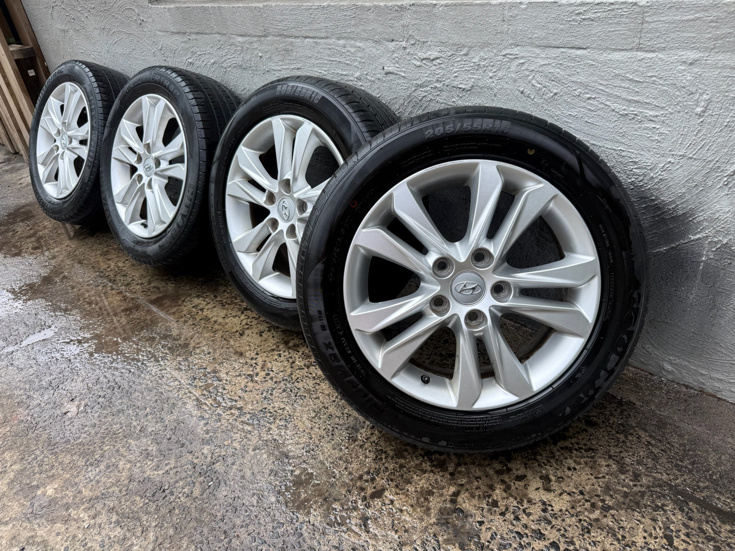 Hyundai i30/Elantra 16” Alloy Wheels with Good Tyres