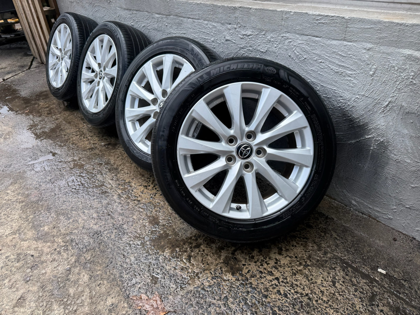 Toyota Camry 17” Alloy Wheels with Good Tyres