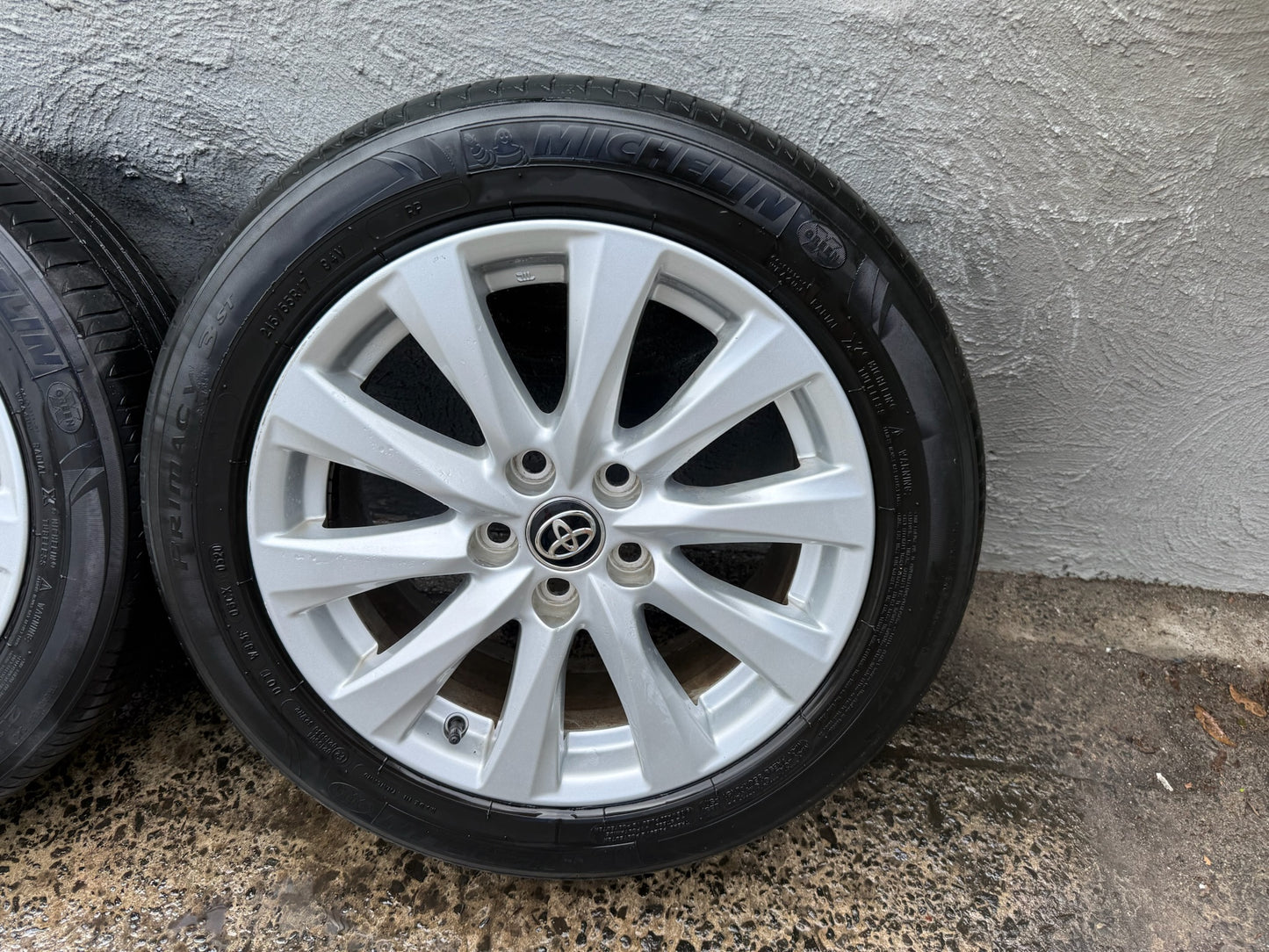 Toyota Camry 17” Alloy Wheels with Good Tyres