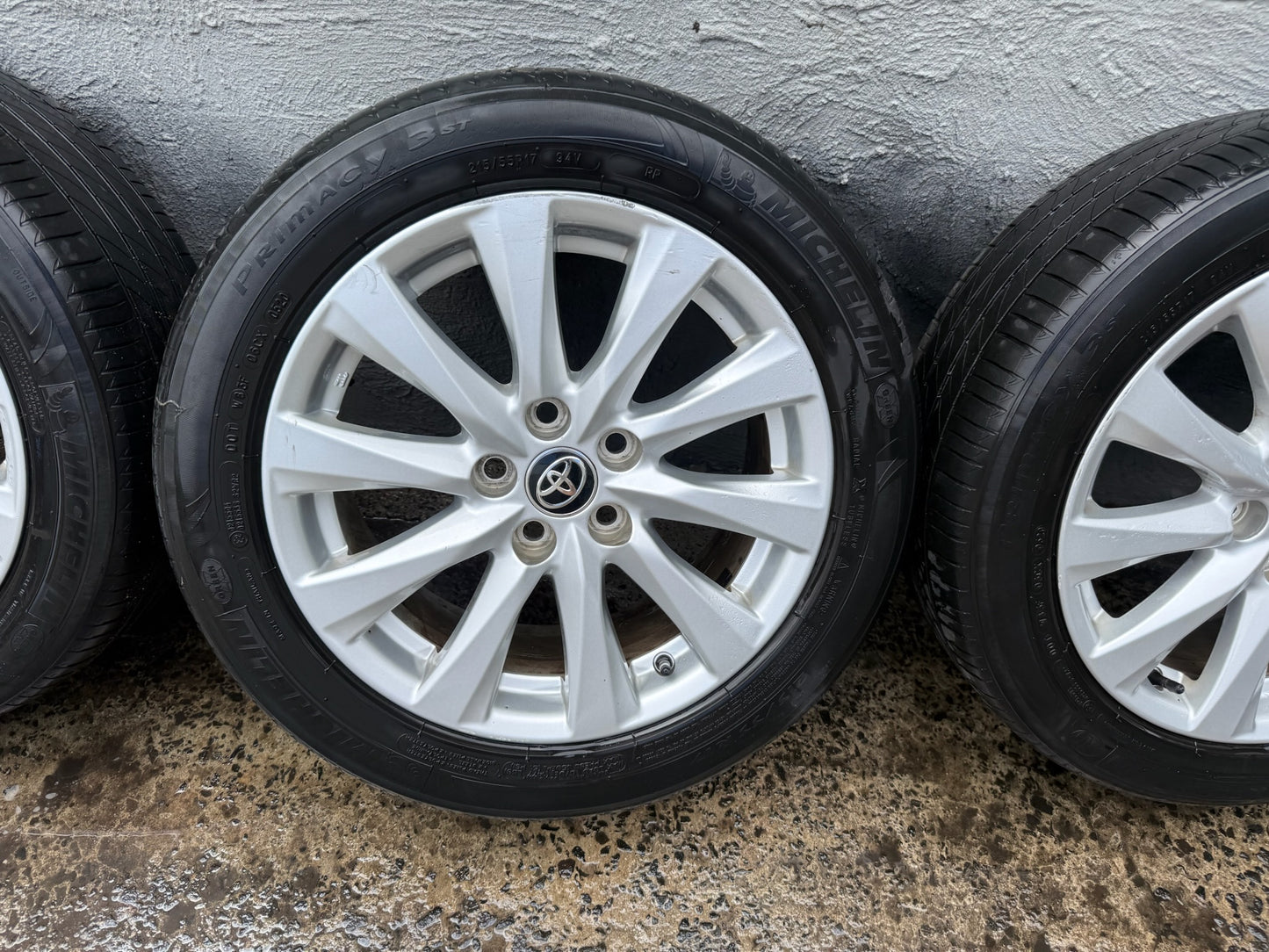 Toyota Camry 17” Alloy Wheels with Good Tyres