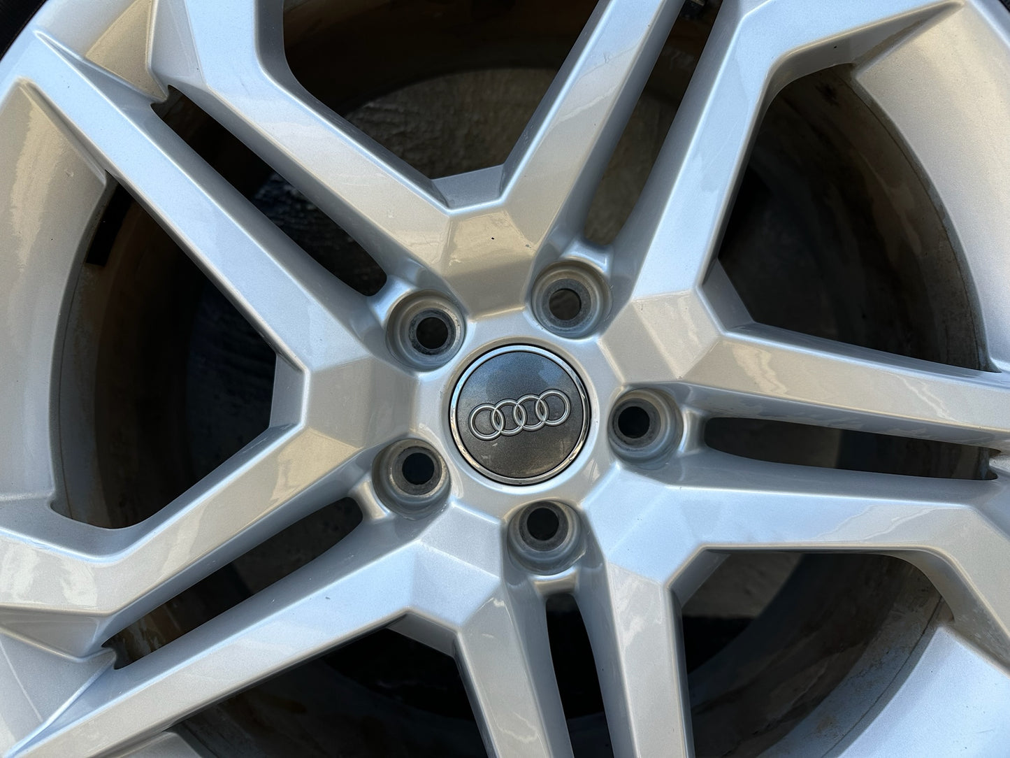 Audi Q5 18” Alloy Wheels with Excellent Tyres