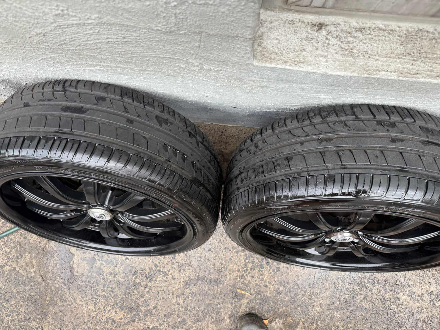 Lexani Black VE/VF Commodore  20” Alloy Wheels with Excellent Tyres