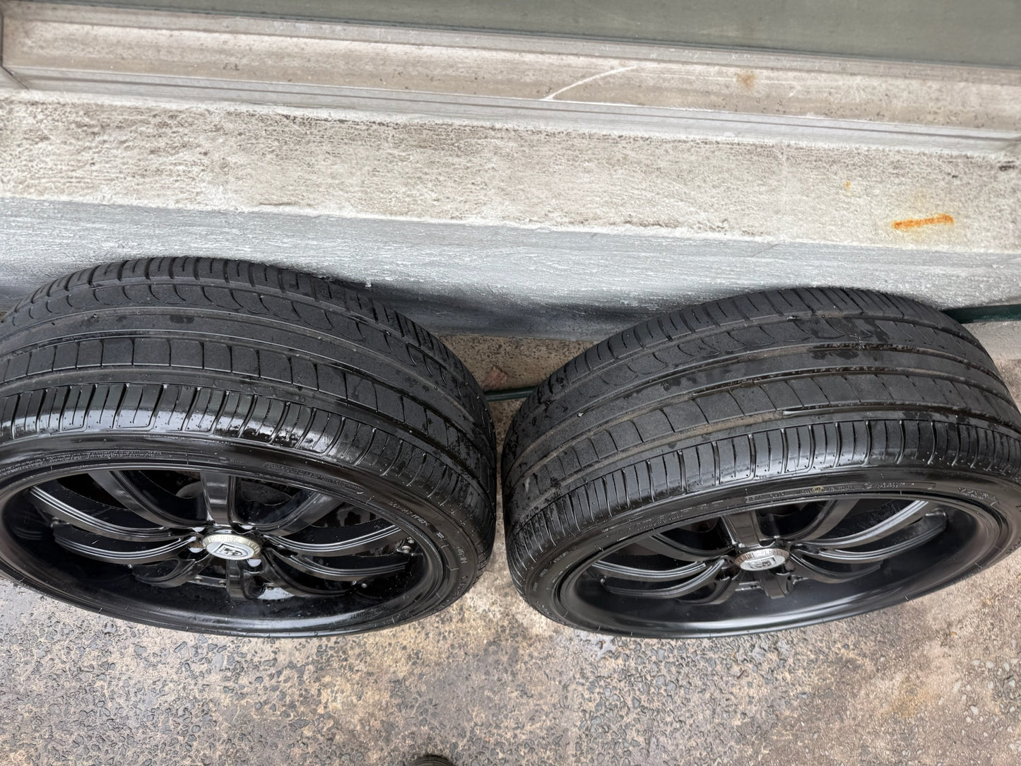 Lexani Black VE/VF Commodore  20” Alloy Wheels with Excellent Tyres
