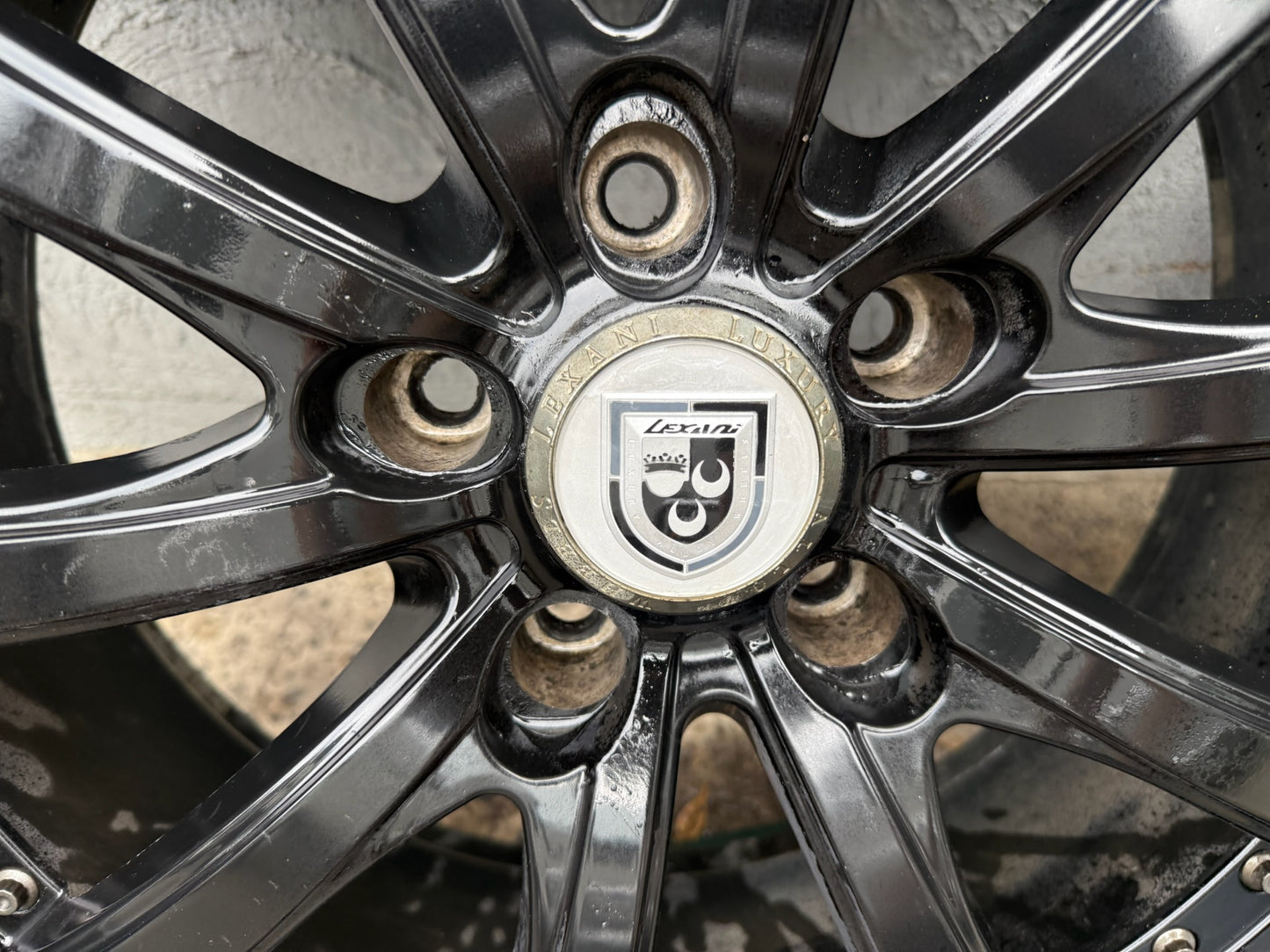 Lexani Black VE/VF Commodore  20” Alloy Wheels with Excellent Tyres