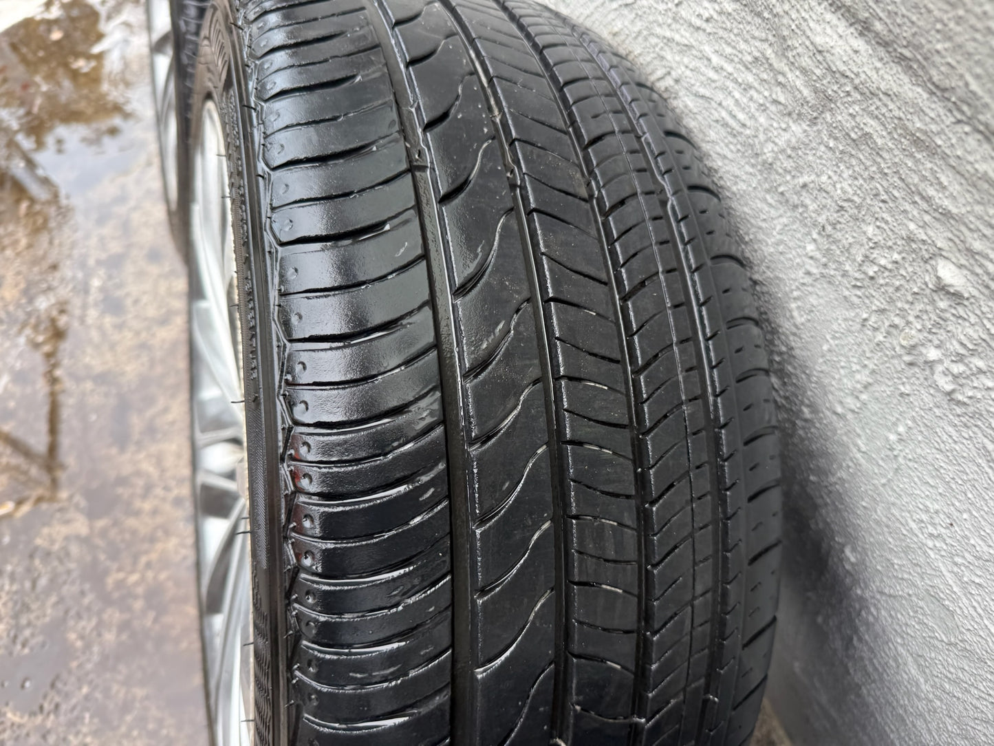 Genesis G80 18” Alloy Wheels with Good Tyres