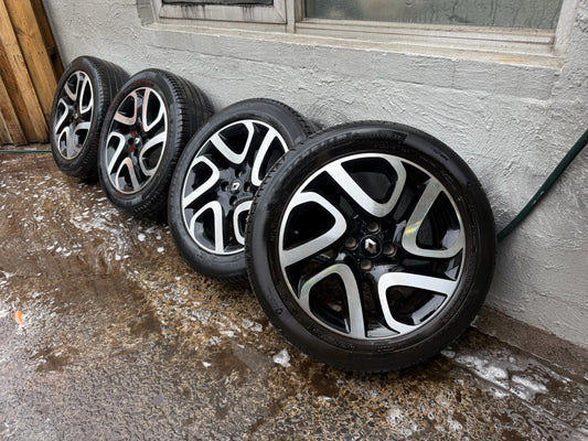 Renault Captur 17” Alloy Wheels with Michellin Tyres
