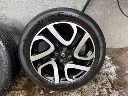 Renault Captur 17” Alloy Wheels with Michellin Tyres