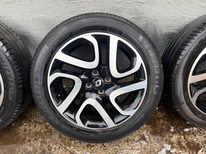 Renault Captur 17” Alloy Wheels with Michellin Tyres