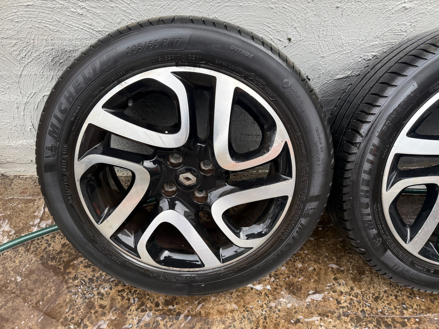 Renault Captur 17” Alloy Wheels with Michellin Tyres