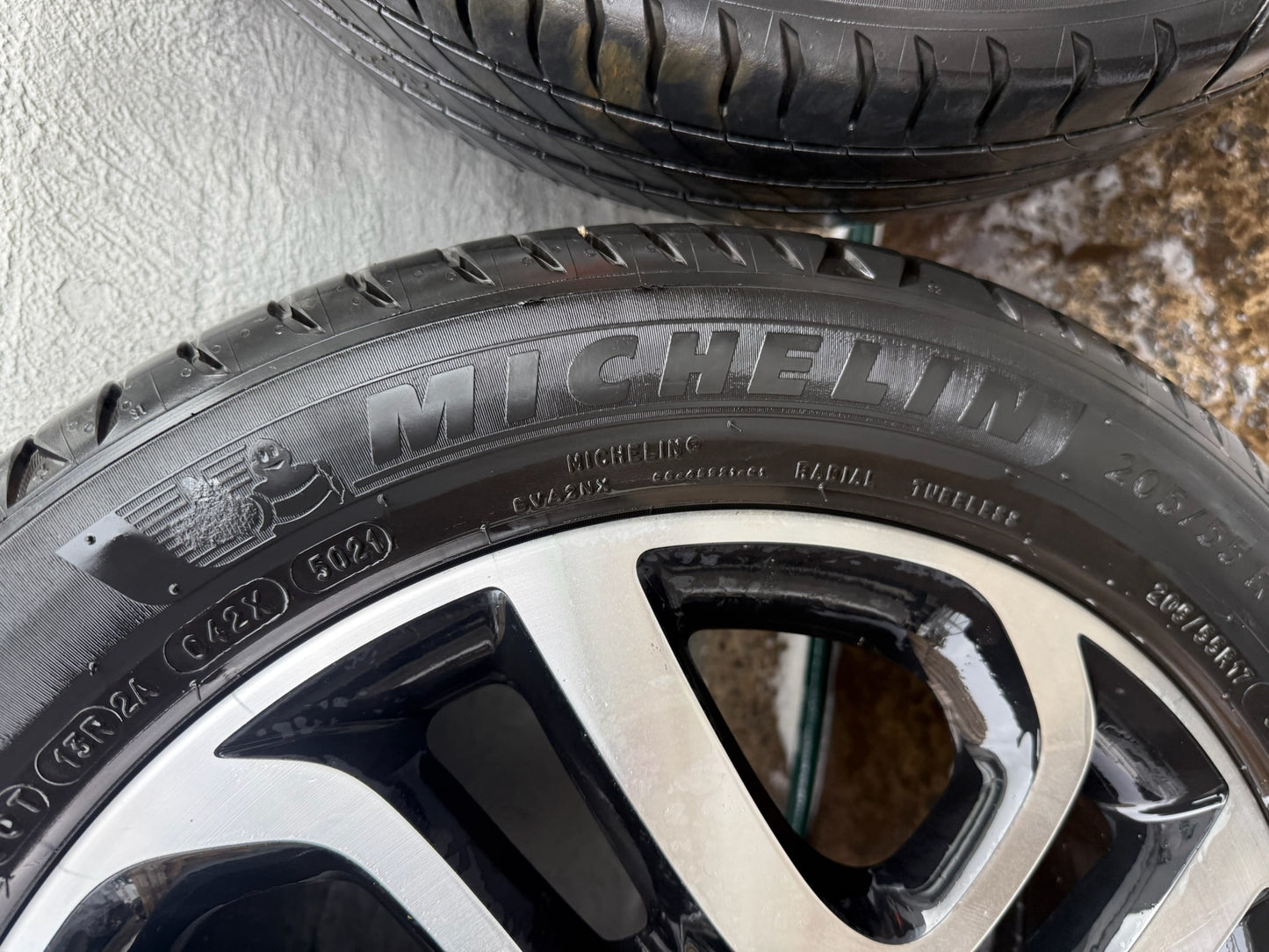 Renault Captur 17” Alloy Wheels with Michellin Tyres