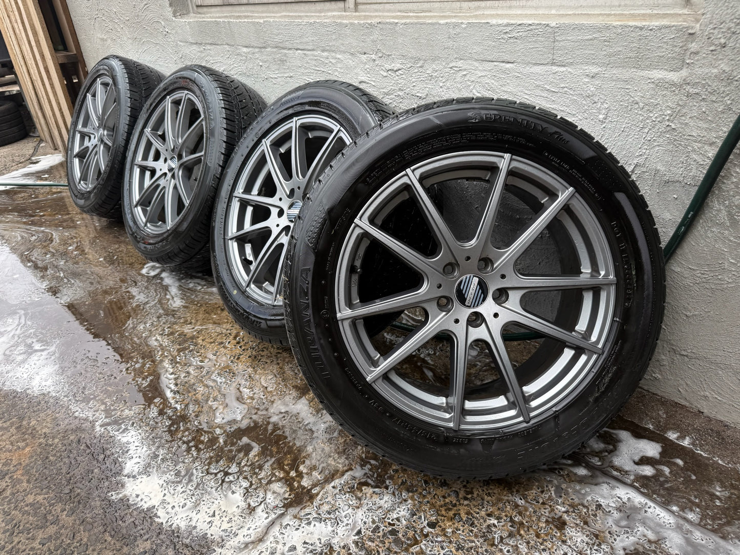 Auscar Grey 17” Alloy Wheels with Excellent Tyres