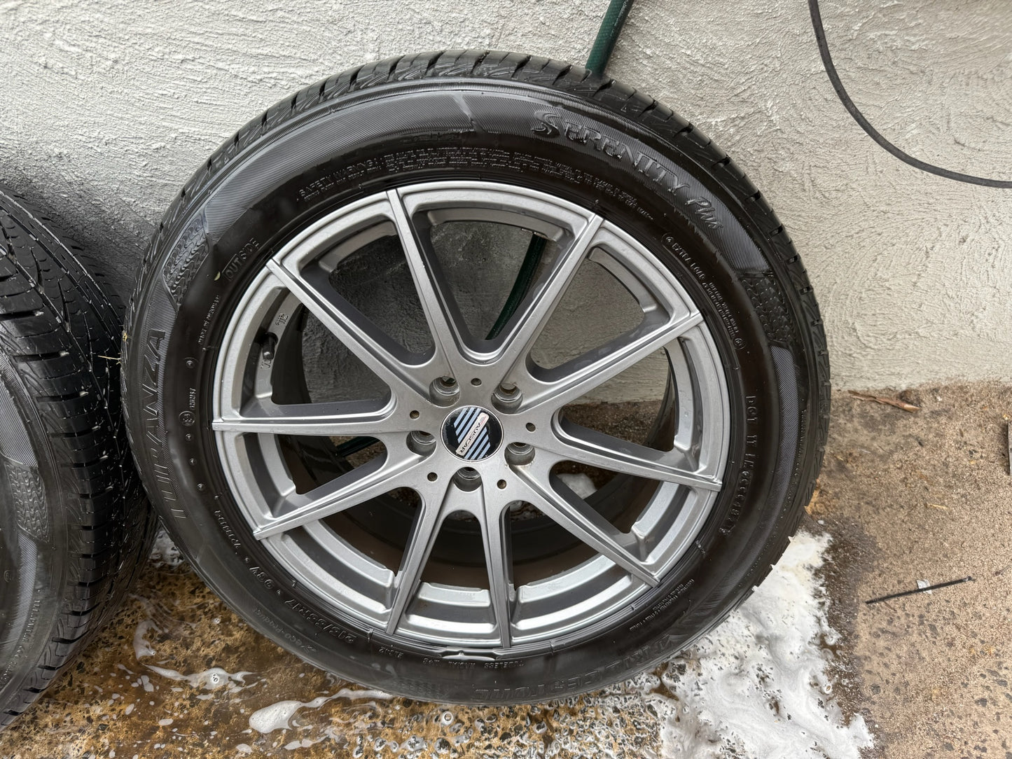 Auscar Grey 17” Alloy Wheels with Excellent Tyres