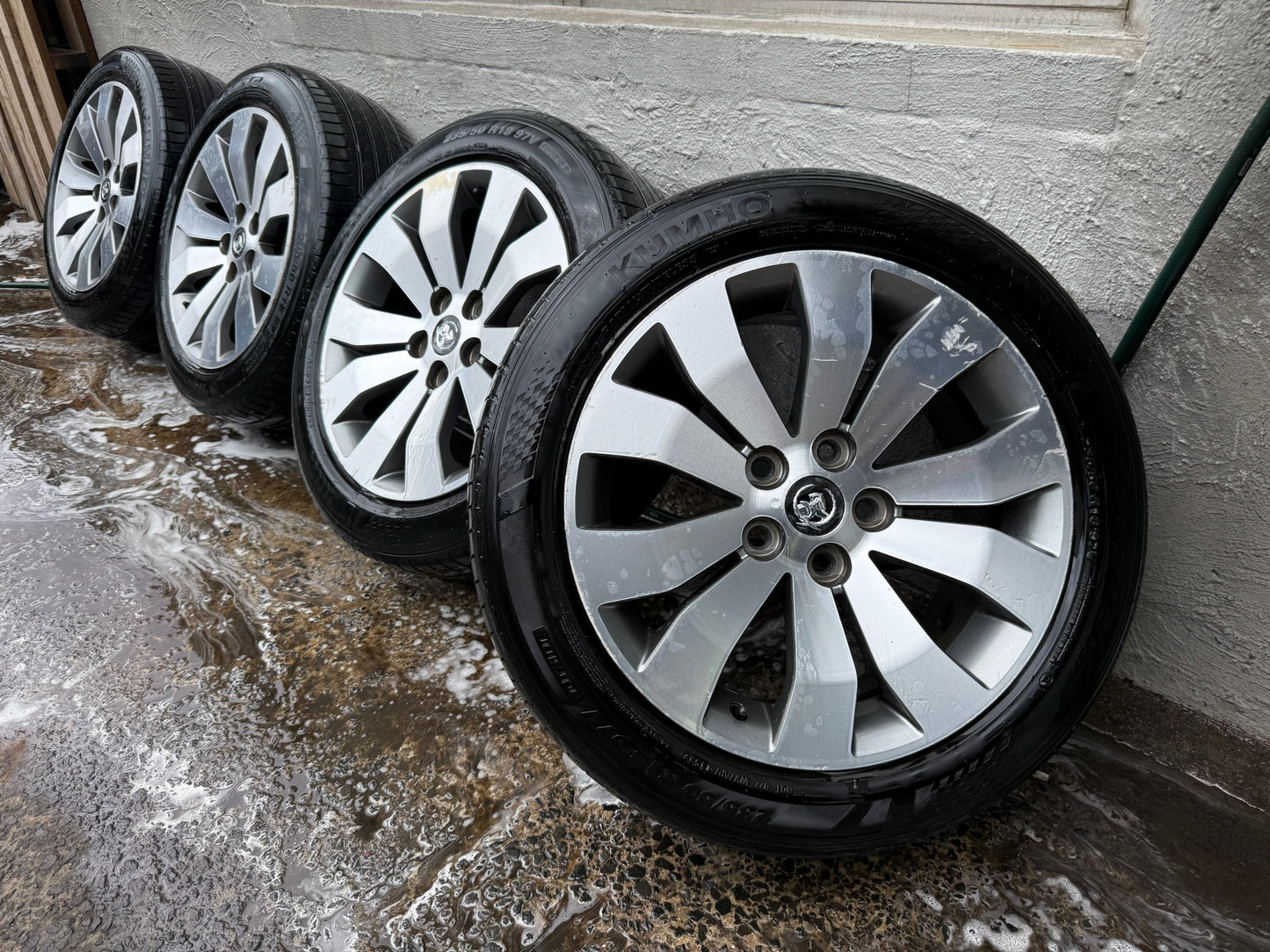 Holden Statesman/Caprice 18” Alloy Wheels with Good Tyres