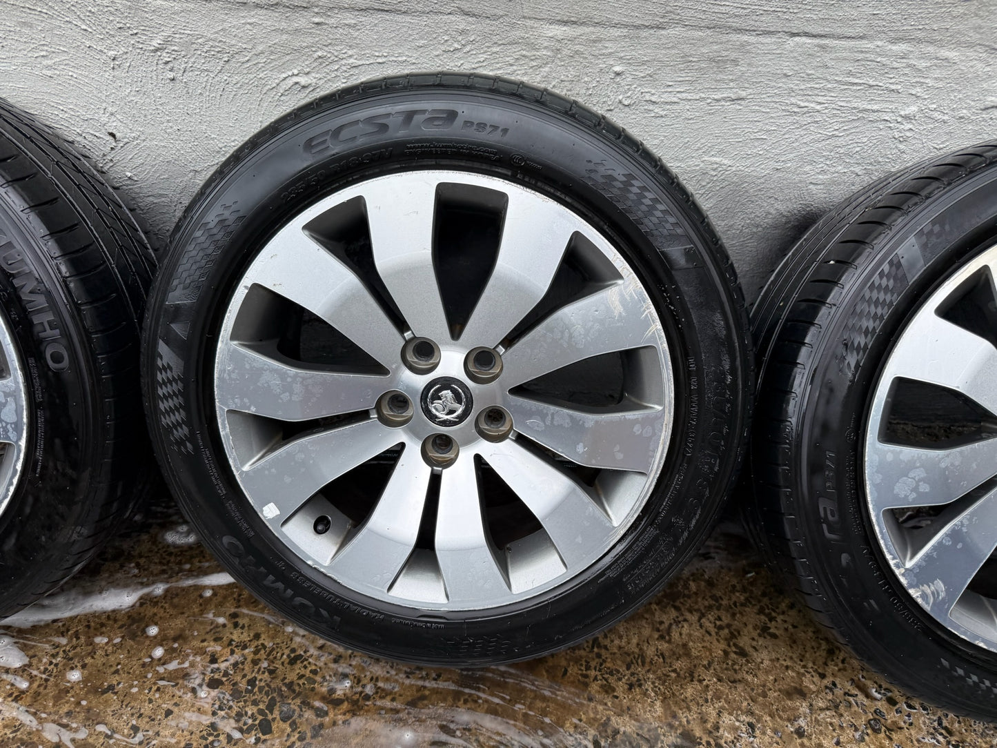 Holden Statesman/Caprice 18” Alloy Wheels with Good Tyres