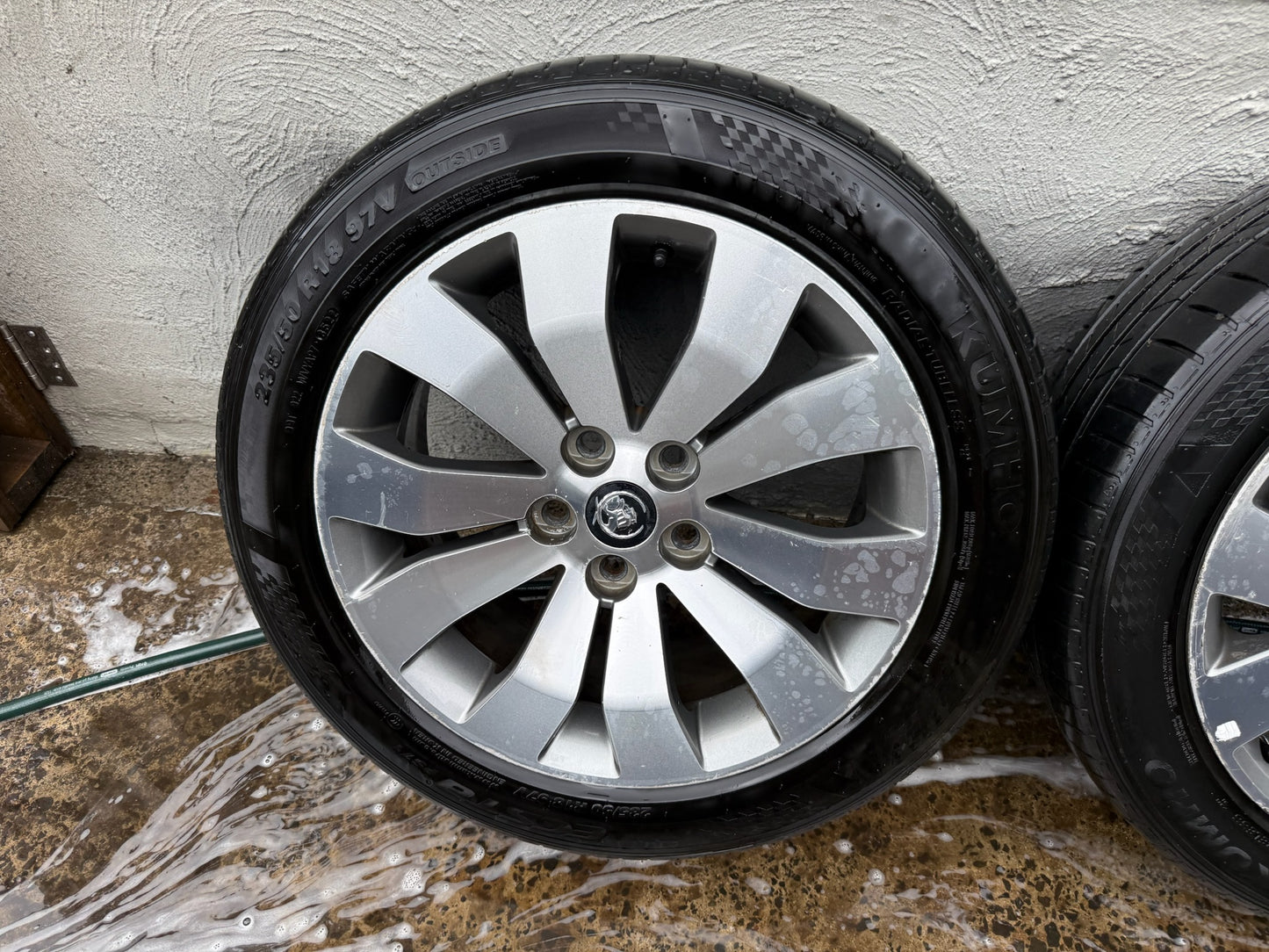 Holden Statesman/Caprice 18” Alloy Wheels with Good Tyres