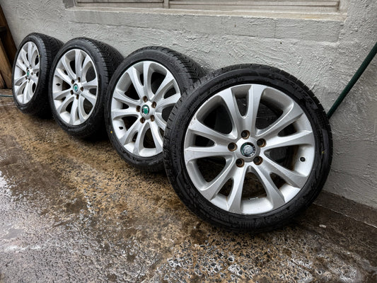 Skoda Superb 17” Alloy Wheels with Excellent Tyres