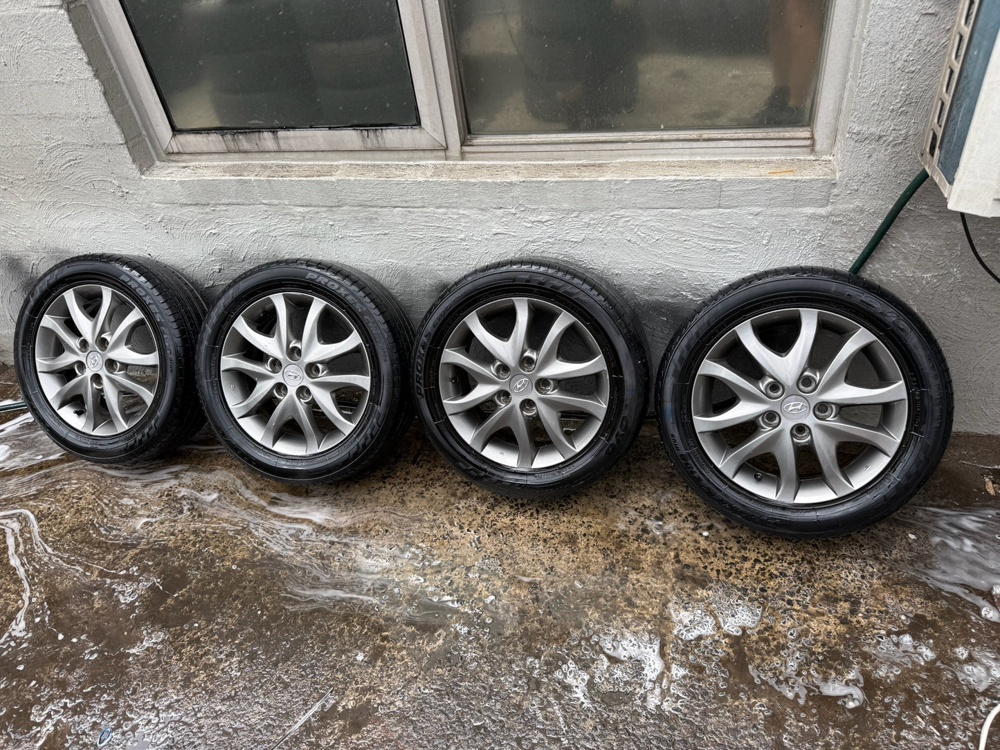 Hyundai i30 16” Alloy Wheels with Good Tyres