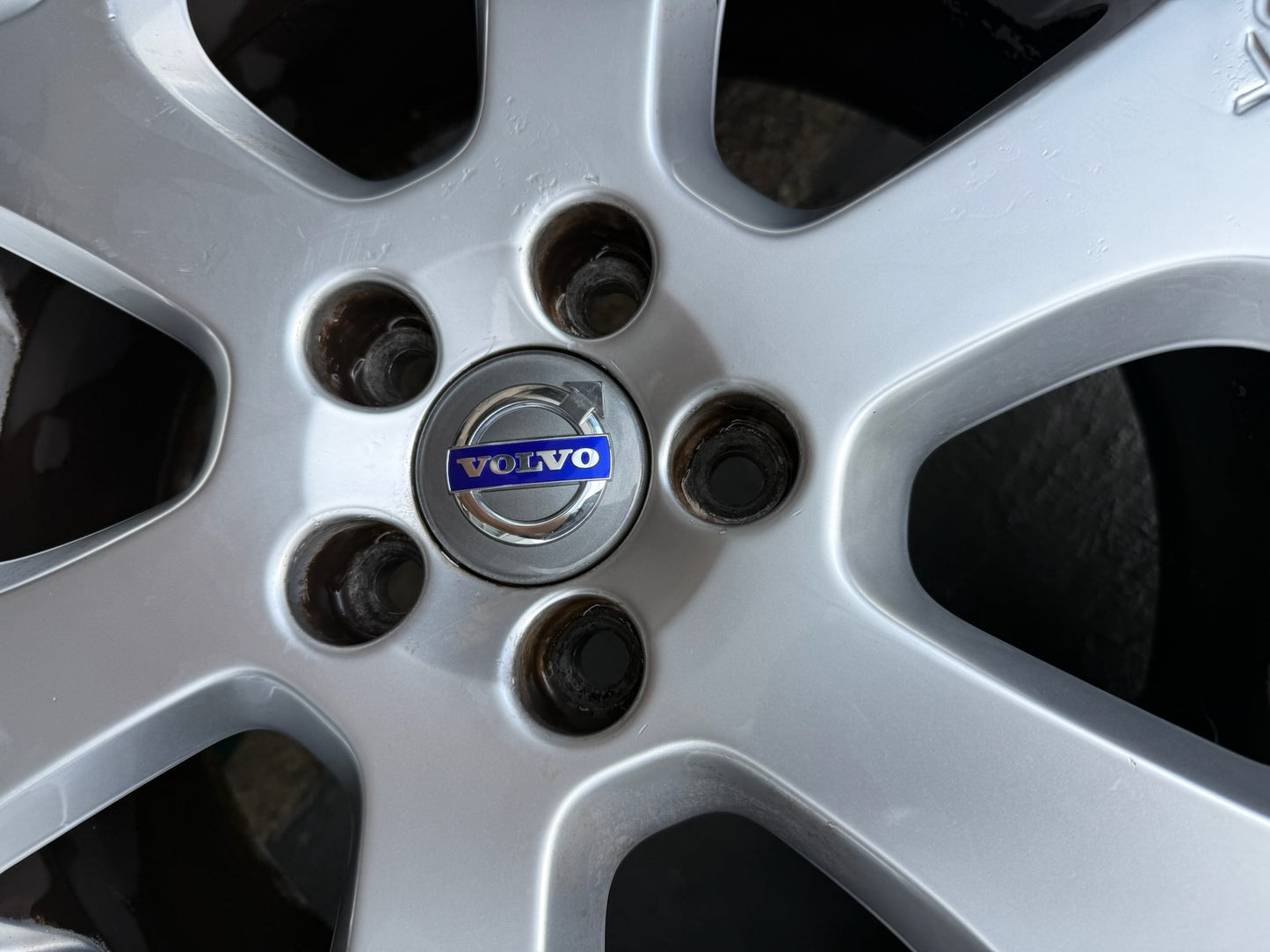 Volvo XC60 18” Alloy Wheels with Good Tyres