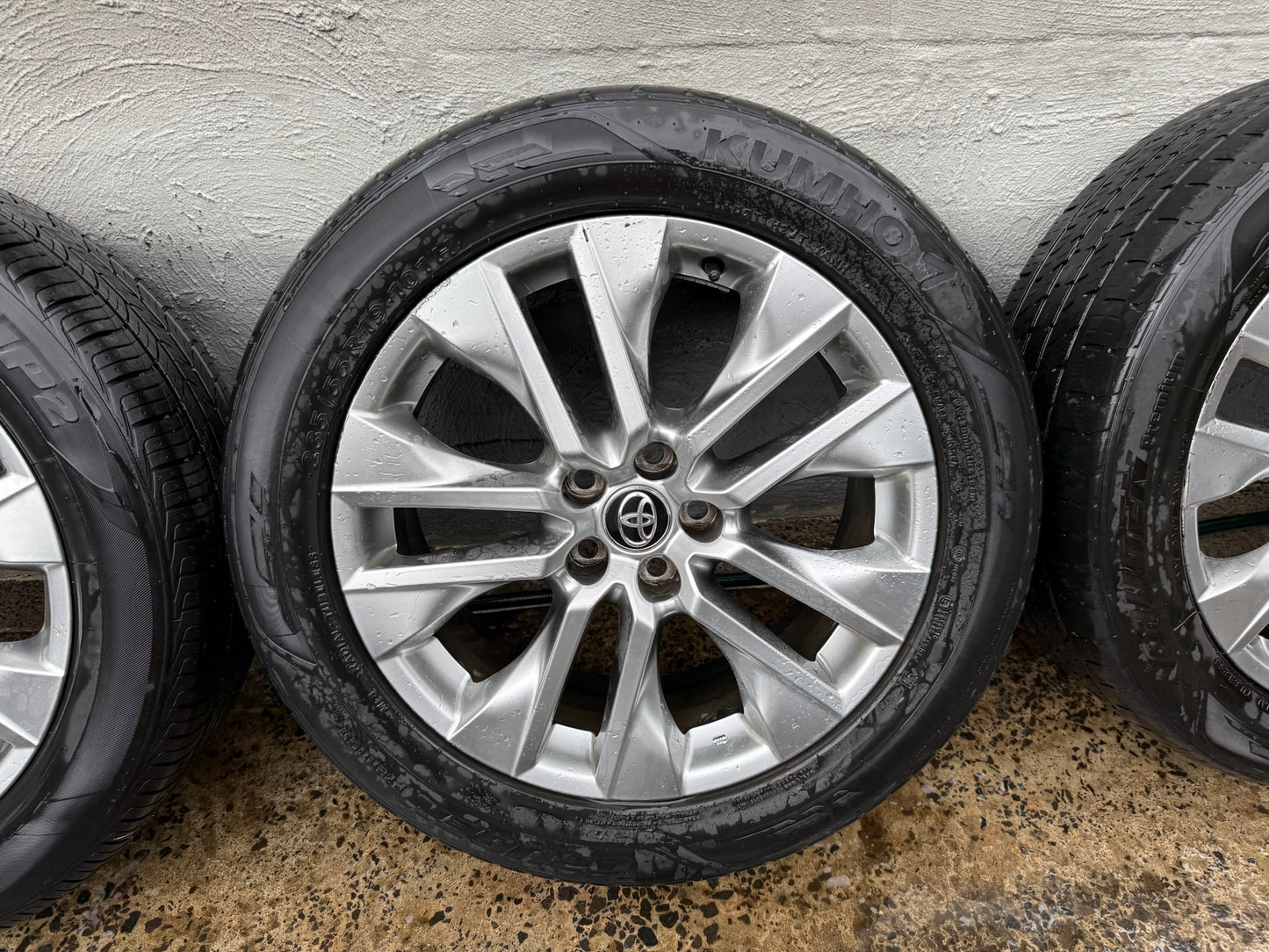 Toyota RAV4 19” Alloy Wheels with Excellent Tyres