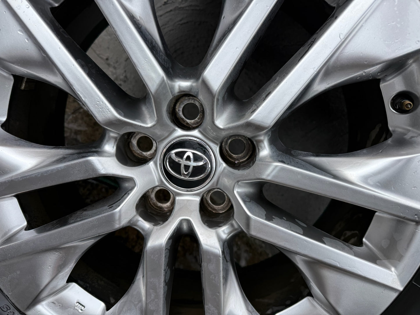 Toyota RAV4 19” Alloy Wheels with Excellent Tyres