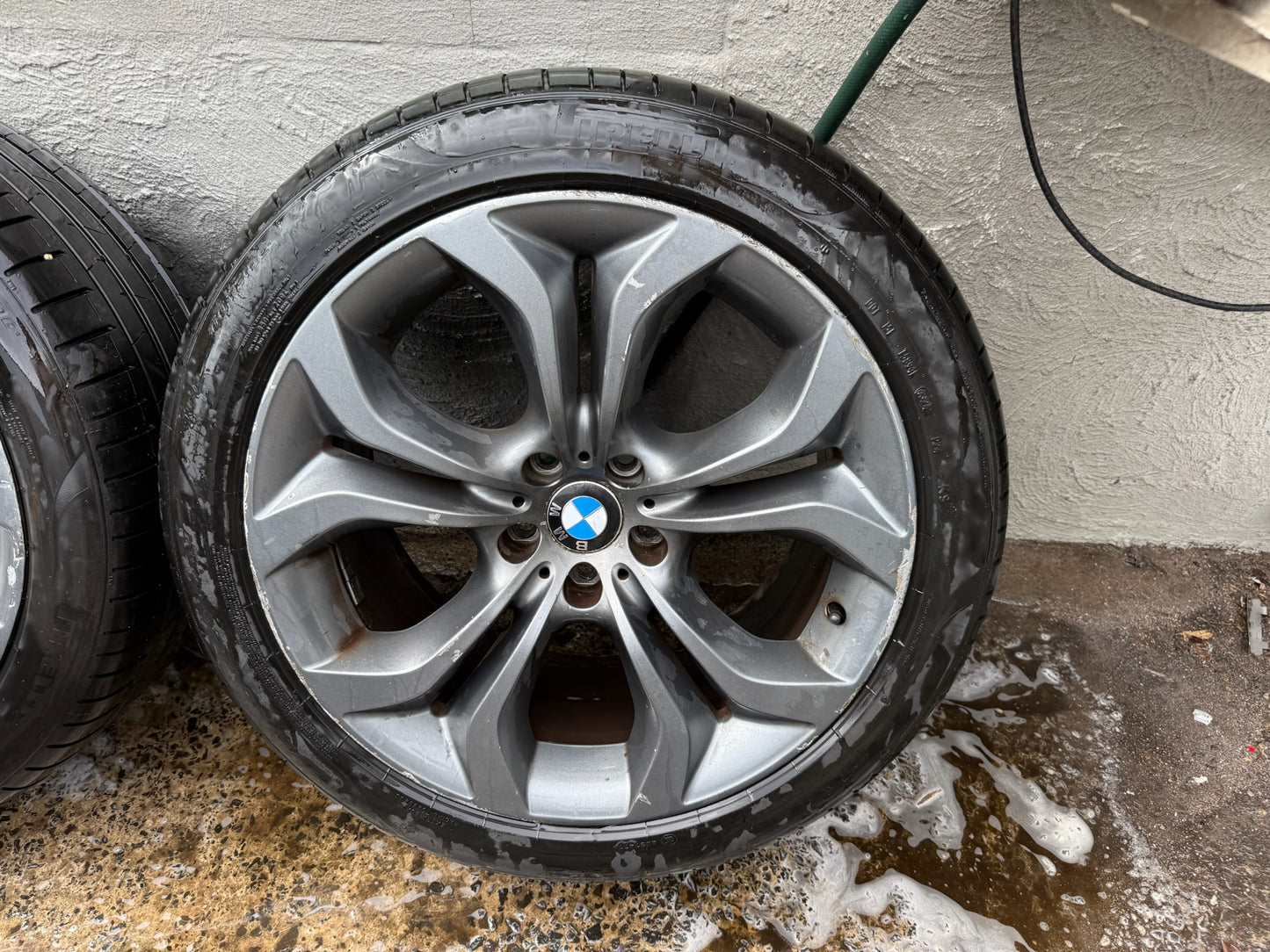 BMW X5 X6 20” Staggered Alloy Wheels with Good Tyres