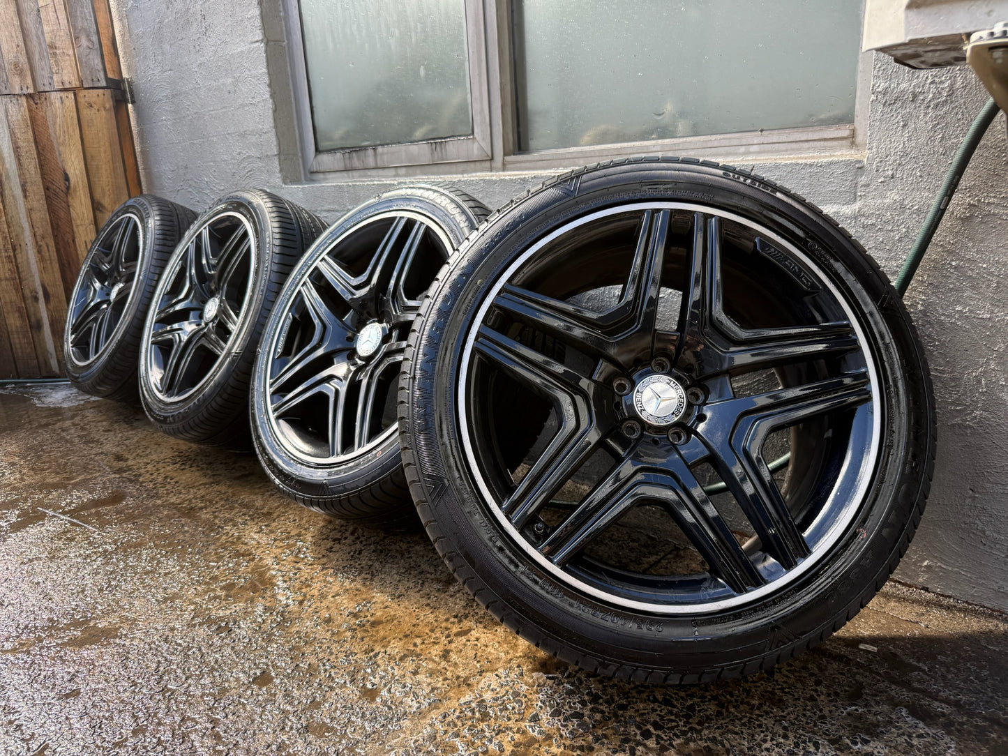 Mercedes ML63 21” Alloy Wheels with Excellent Tyres