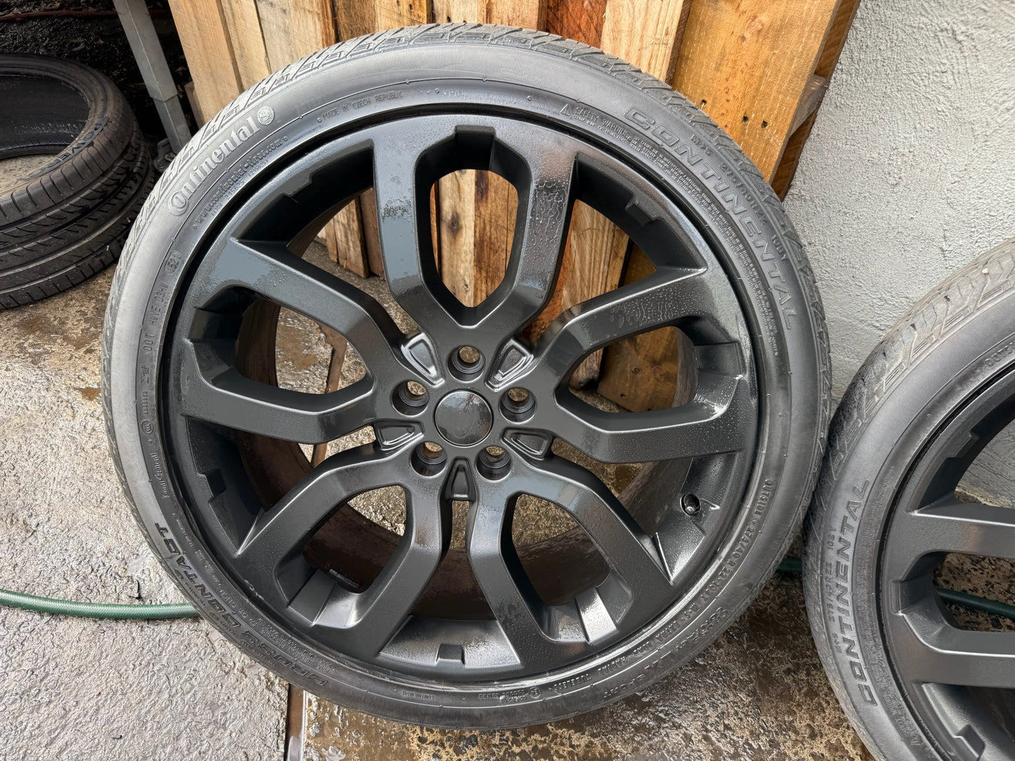 Land Rover Range Rover Sport 22” Alloy Wheels with Good Tyres