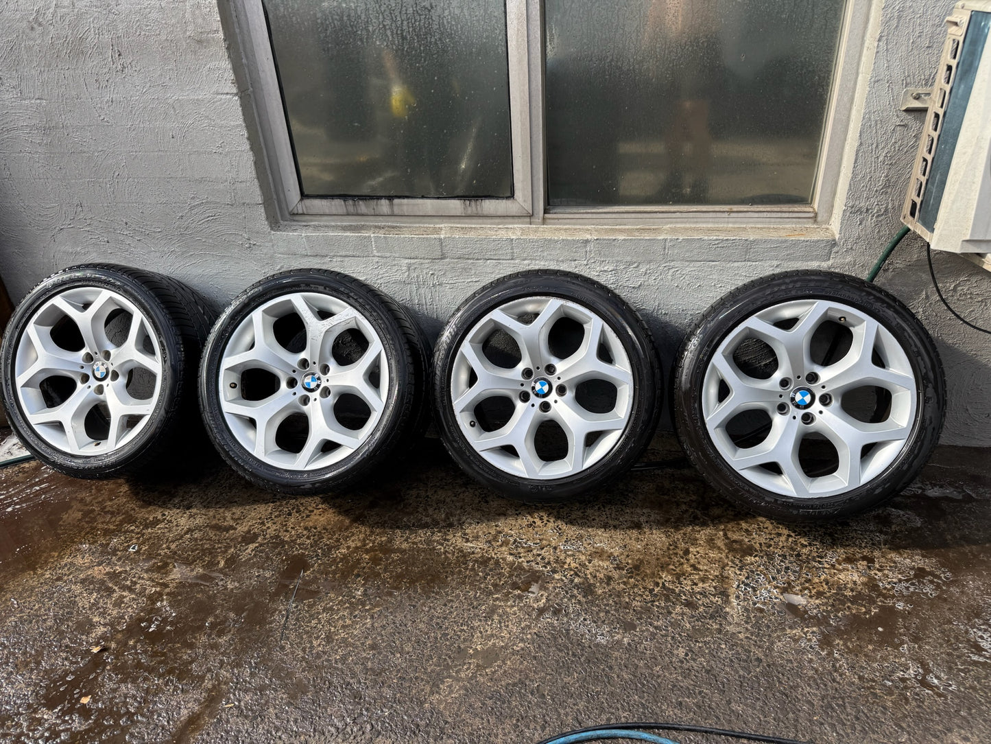 BMW X5 X6 20” Staggered Alloy Wheels with Excellent Tyres