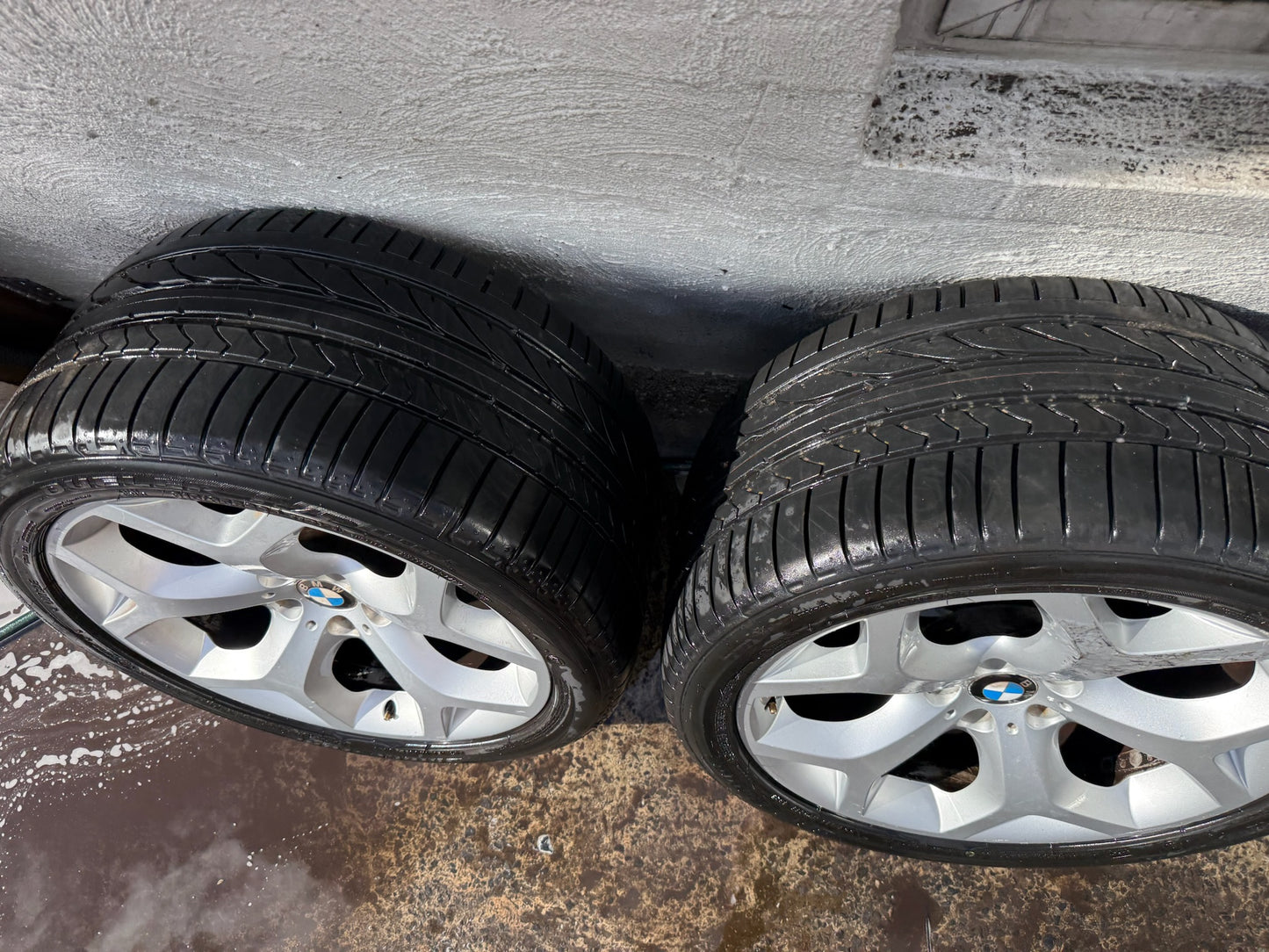 BMW X5 X6 20” Staggered Alloy Wheels with Excellent Tyres