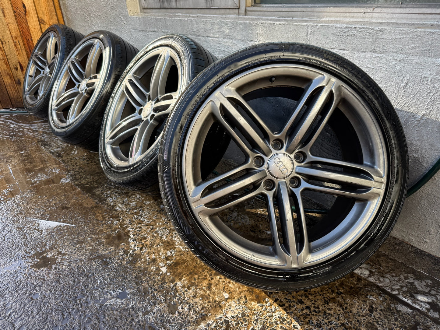Audi Q7 21” Alloy Wheels with Good Tyres