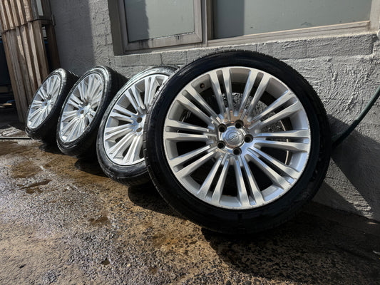 Chrysler 300 20” Alloy Wheels with Good Tyres