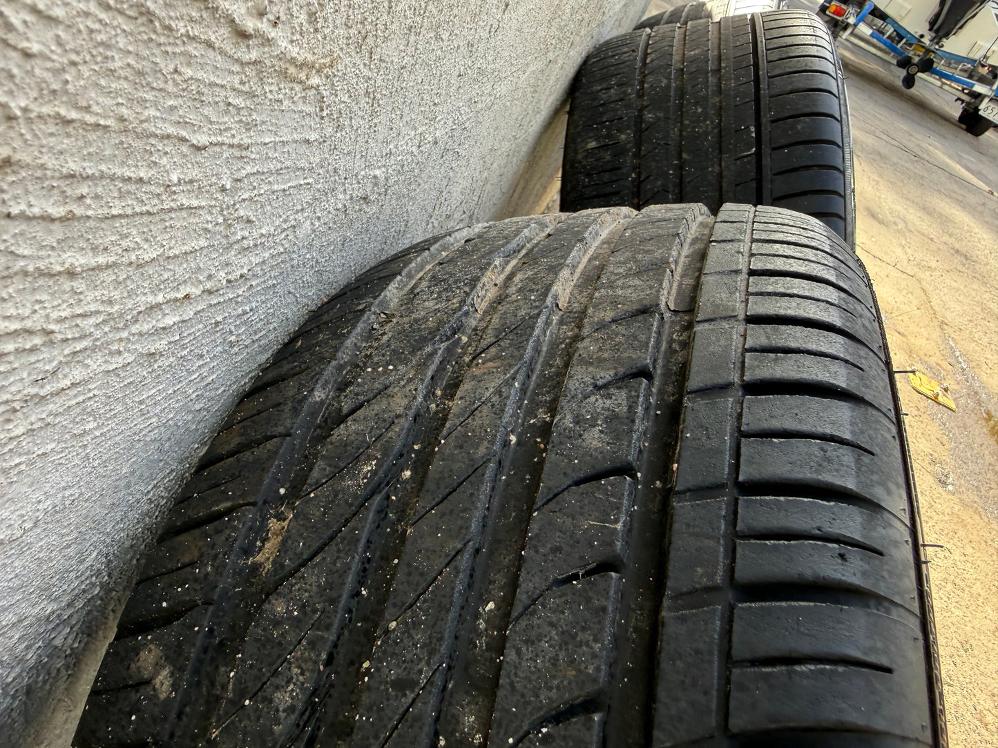 Hussla Black Staggered Multi Spoke 20” Alloy Wheels with Good Tyres