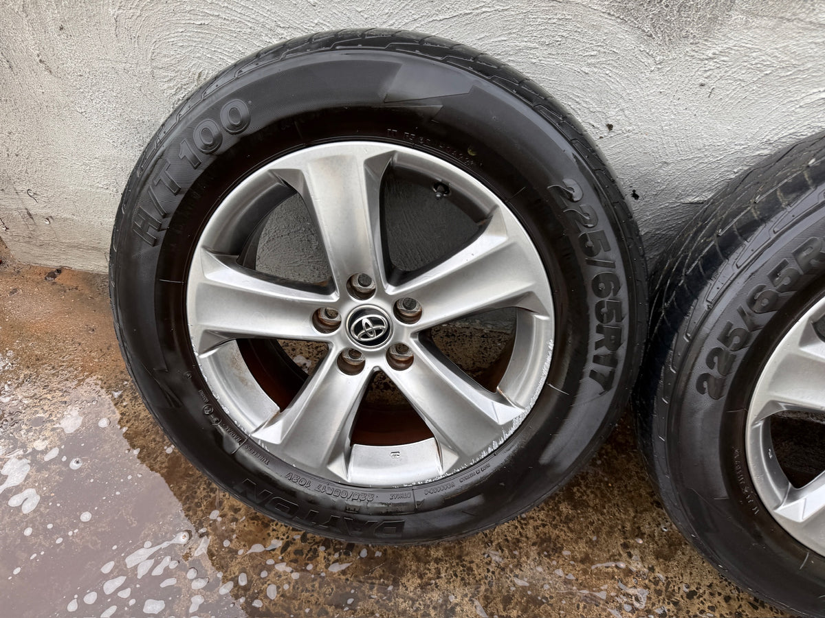 Toyota RAV4 17” Alloy Wheels with Good Tyres