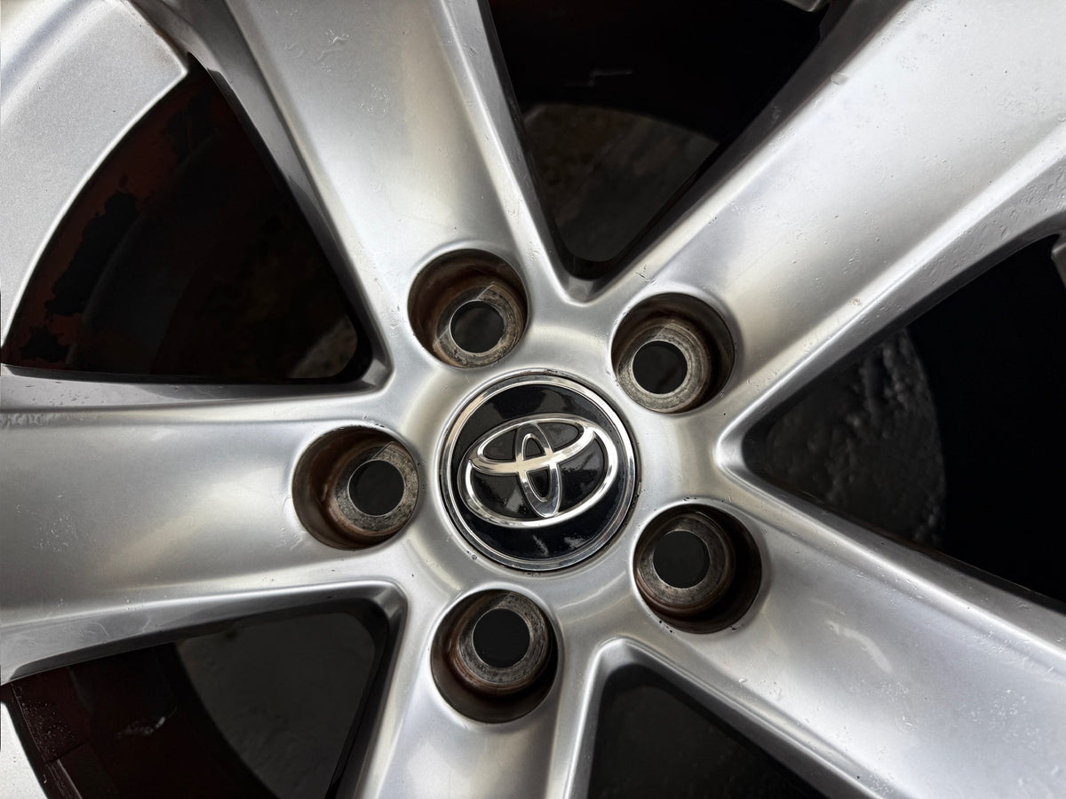 Toyota RAV4 17” Alloy Wheels with Good Tyres