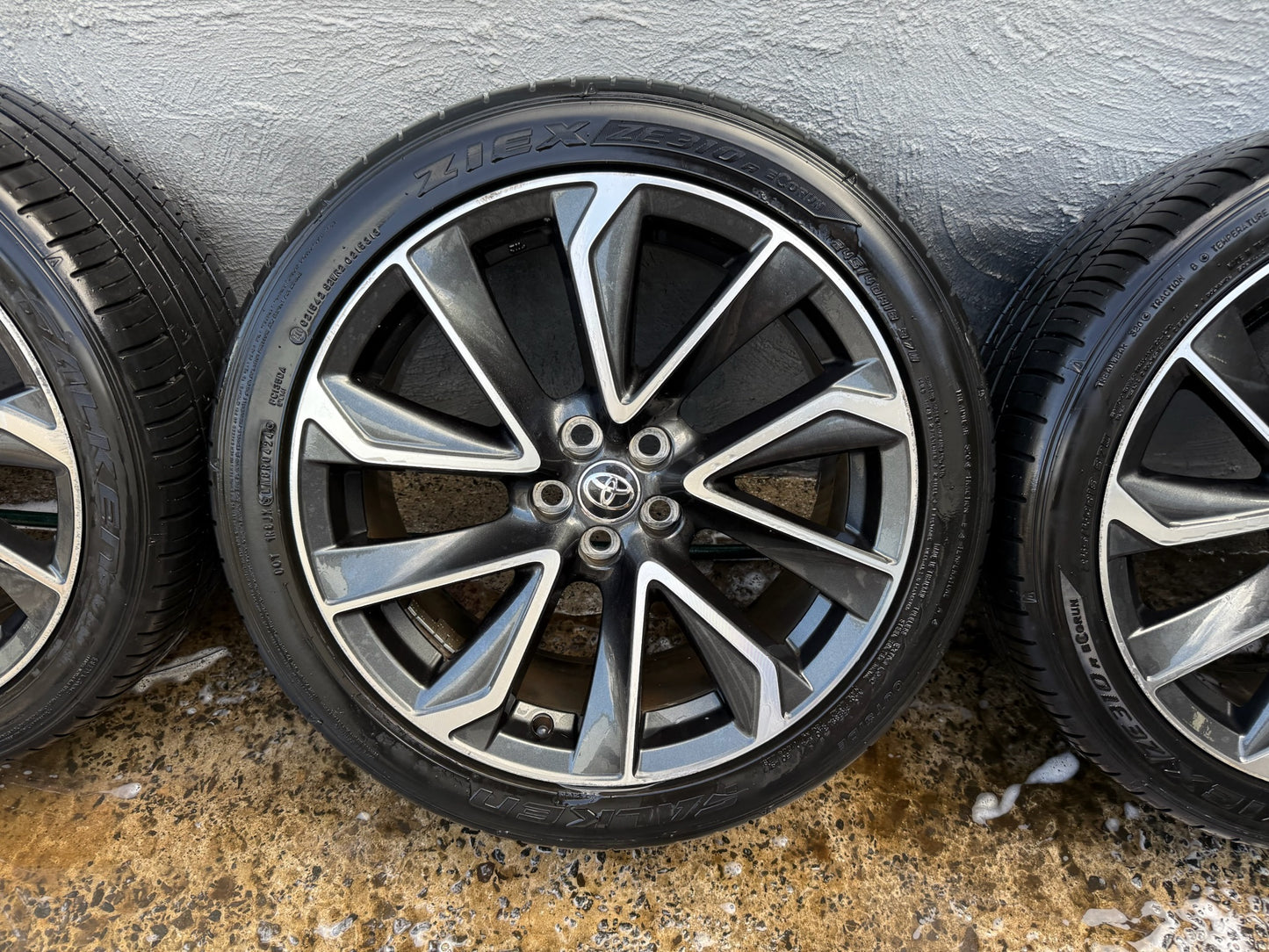 Toyota Corolla 18” Alloy Wheels with Tyres
