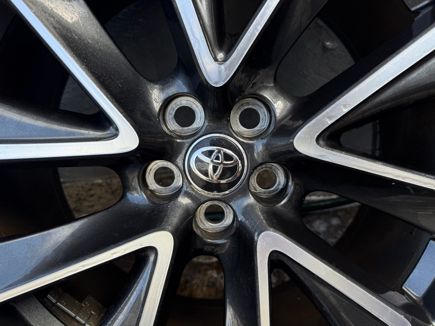 Toyota Corolla 18” Alloy Wheels with Tyres
